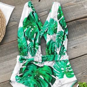 NEW Cupshe green and white leaf prong one pc suit